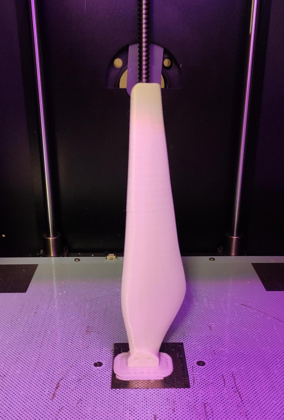 Model łopaty turbiny wiatrowej wykonany w technologii druku 3D